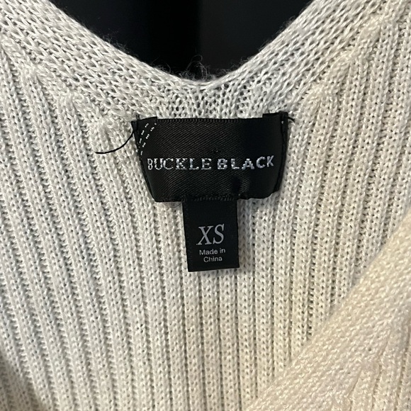 White knit shirt - Picture 3 of 4